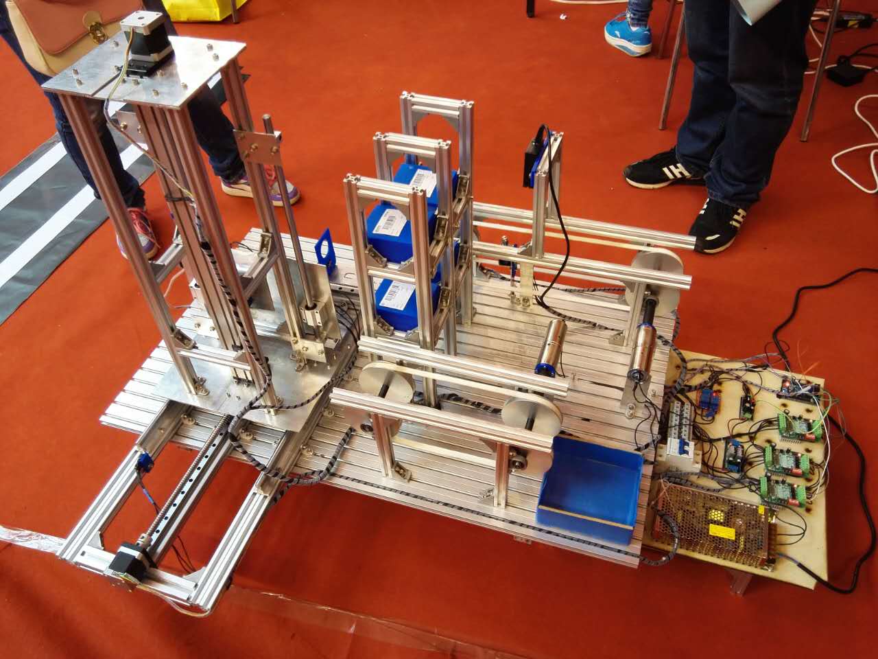 智能快递配送装置